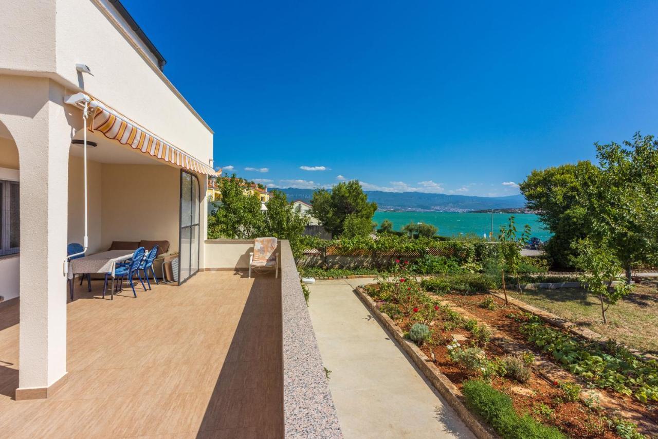 Apartments Star By The Sea Čižići Eksteriør billede
